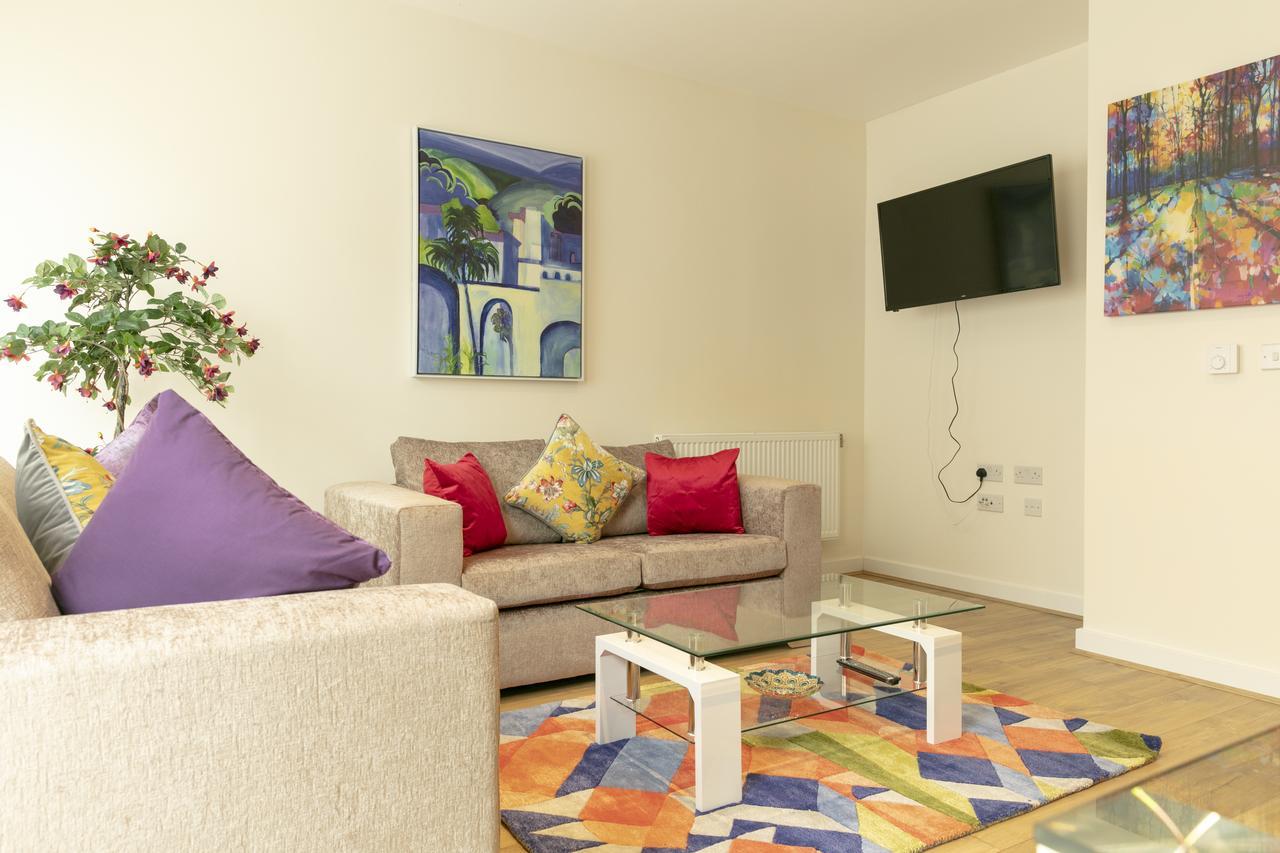 Modern & Exquisite Trumpington Townhouse With Parking & 5 Mins To Papworth Hospital Кембридж Екстер'єр фото