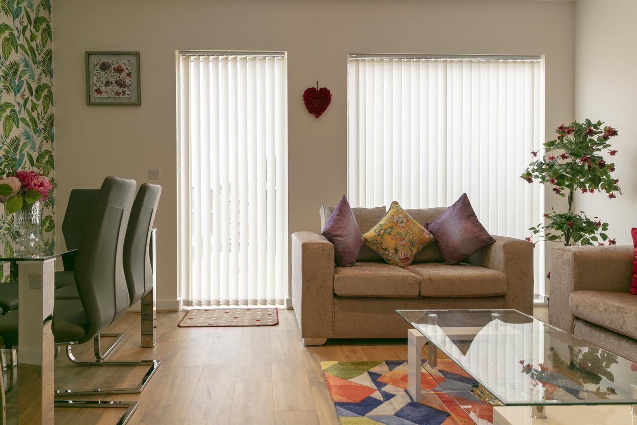Modern & Exquisite Trumpington Townhouse With Parking & 5 Mins To Papworth Hospital Кембридж Екстер'єр фото