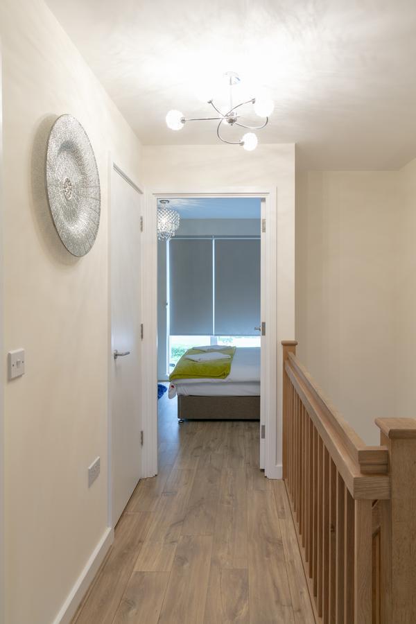 Modern & Exquisite Trumpington Townhouse With Parking & 5 Mins To Papworth Hospital Кембридж Екстер'єр фото