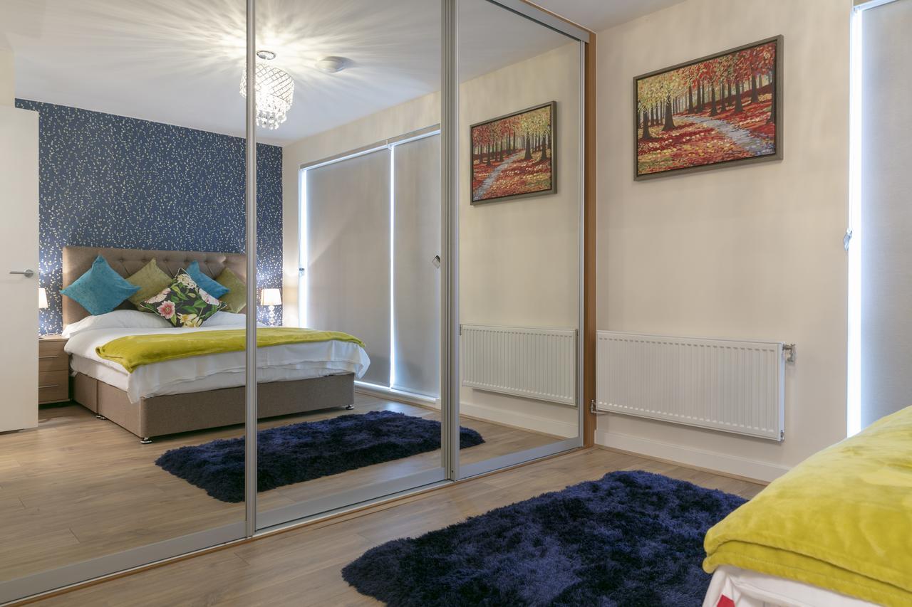 Modern & Exquisite Trumpington Townhouse With Parking & 5 Mins To Papworth Hospital Кембридж Екстер'єр фото