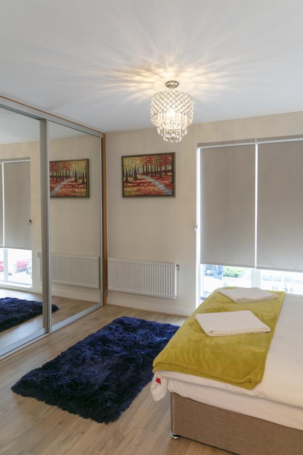 Modern & Exquisite Trumpington Townhouse With Parking & 5 Mins To Papworth Hospital Кембридж Екстер'єр фото