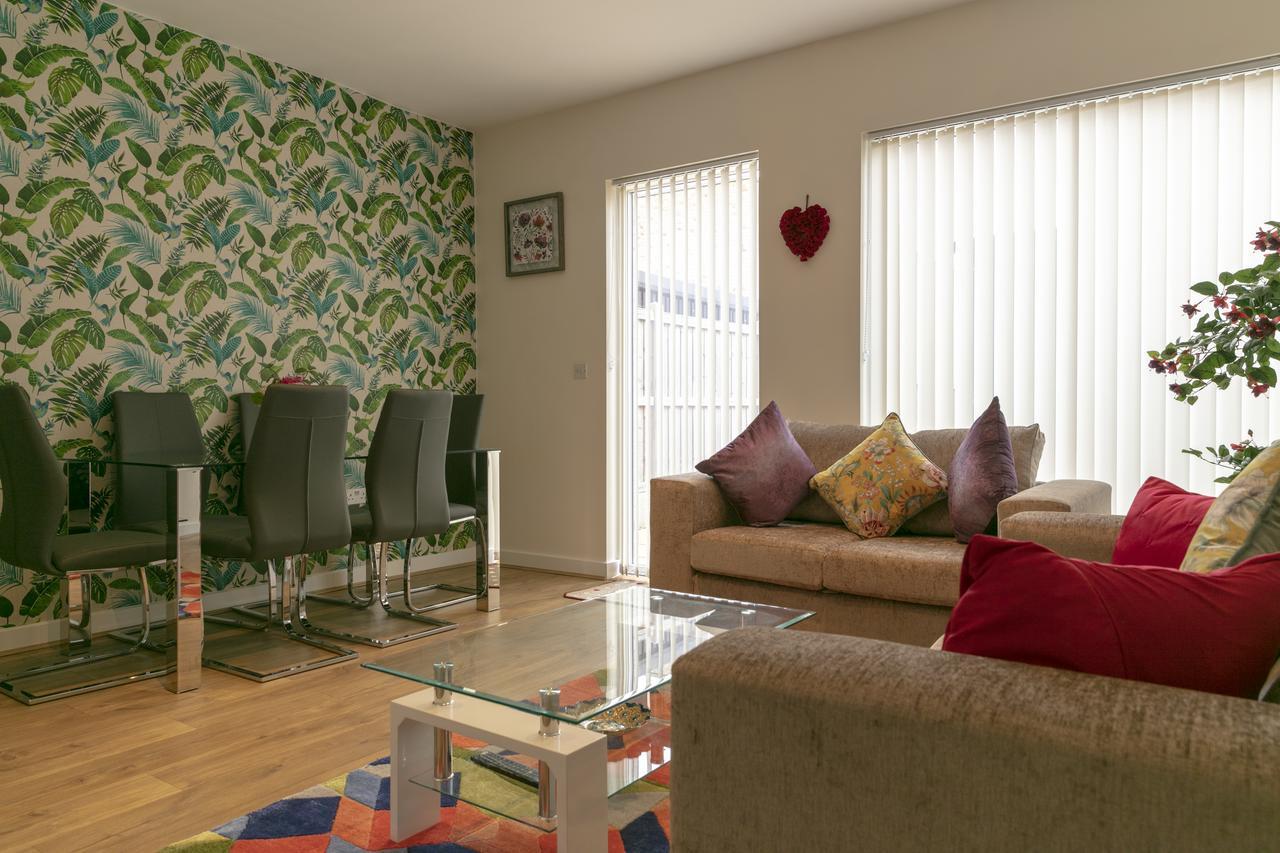 Modern & Exquisite Trumpington Townhouse With Parking & 5 Mins To Papworth Hospital Кембридж Екстер'єр фото