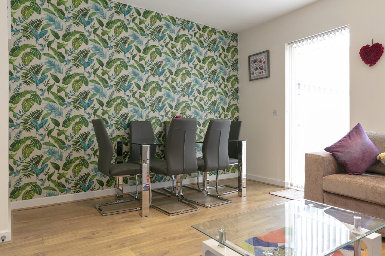 Modern & Exquisite Trumpington Townhouse With Parking & 5 Mins To Papworth Hospital Кембридж Екстер'єр фото