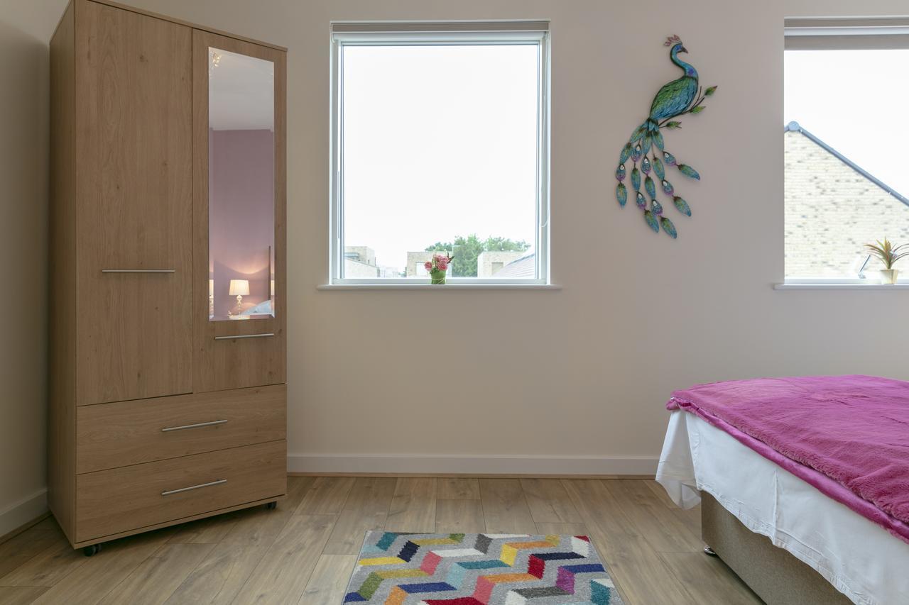 Modern & Exquisite Trumpington Townhouse With Parking & 5 Mins To Papworth Hospital Кембридж Екстер'єр фото