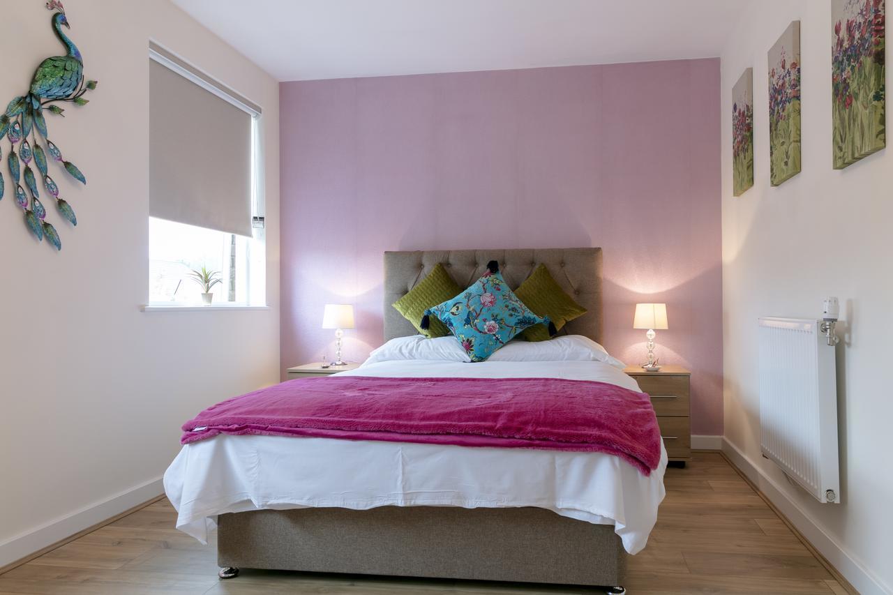Modern & Exquisite Trumpington Townhouse With Parking & 5 Mins To Papworth Hospital Кембридж Екстер'єр фото