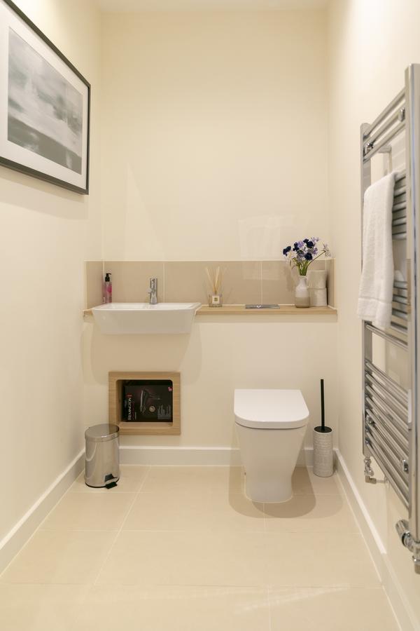 Modern & Exquisite Trumpington Townhouse With Parking & 5 Mins To Papworth Hospital Кембридж Екстер'єр фото