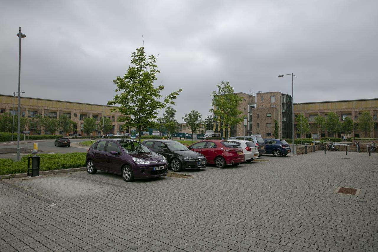 Modern & Exquisite Trumpington Townhouse With Parking & 5 Mins To Papworth Hospital Кембридж Екстер'єр фото