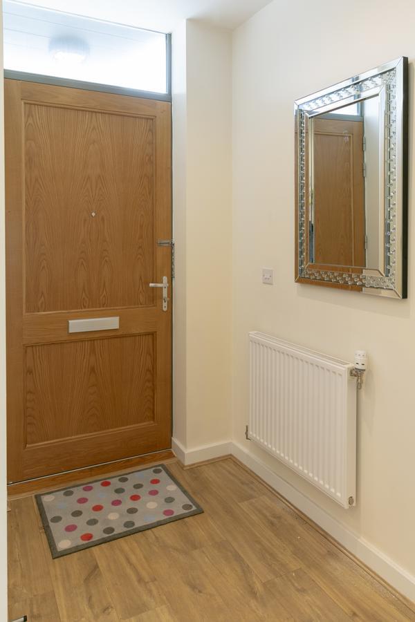 Modern & Exquisite Trumpington Townhouse With Parking & 5 Mins To Papworth Hospital Кембридж Екстер'єр фото