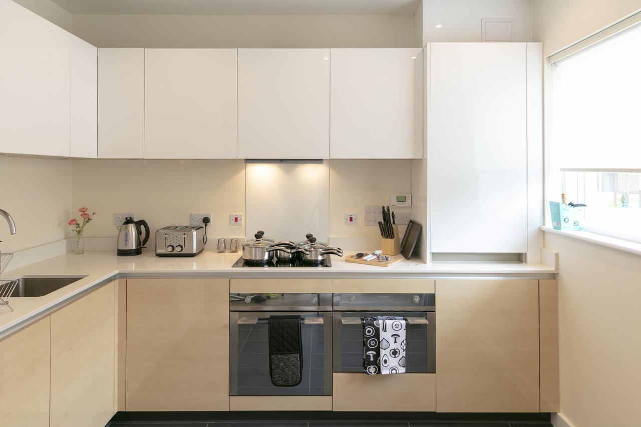 Modern & Exquisite Trumpington Townhouse With Parking & 5 Mins To Papworth Hospital Кембридж Екстер'єр фото