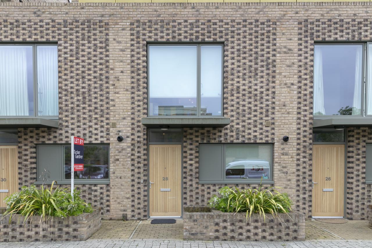 Modern & Exquisite Trumpington Townhouse With Parking & 5 Mins To Papworth Hospital Кембридж Екстер'єр фото